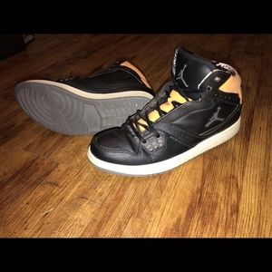 SOLD Men's Nike Jordan 1 Flight Basketball Shoes